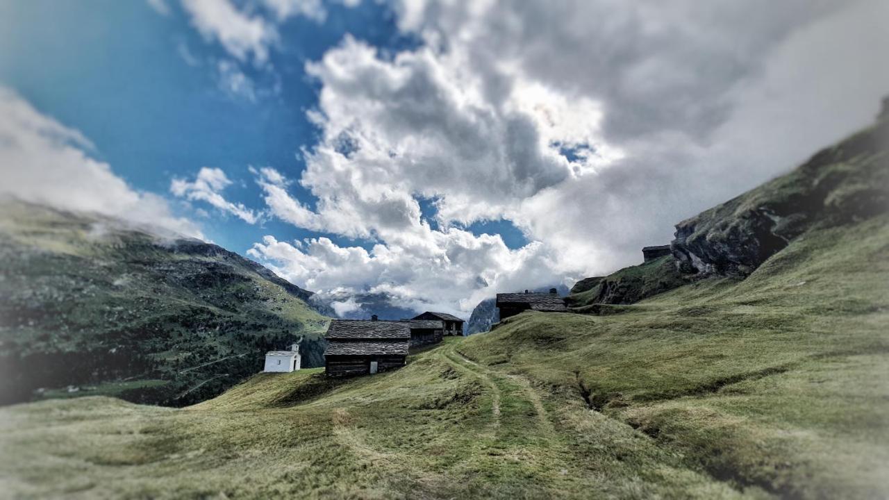Hotel Rovanada Wellness & Bergnatur Vals Kültér fotó