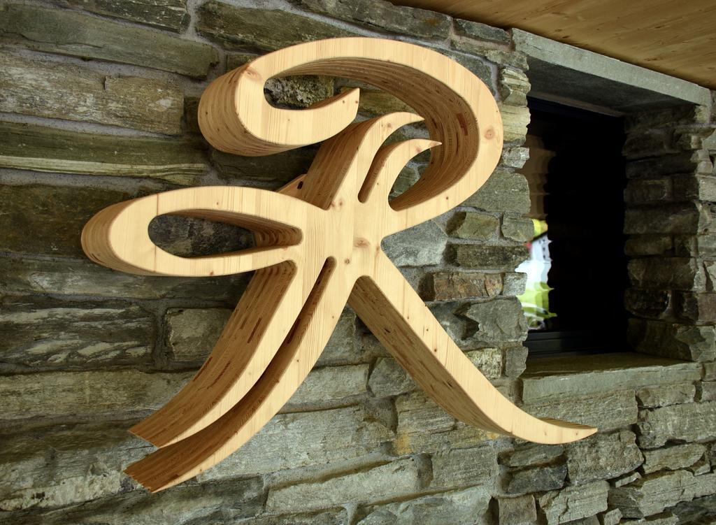 Hotel Rovanada Wellness & Bergnatur Vals Kültér fotó